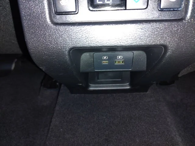 Used 2024 Silver Mitsubishi SEL image 29