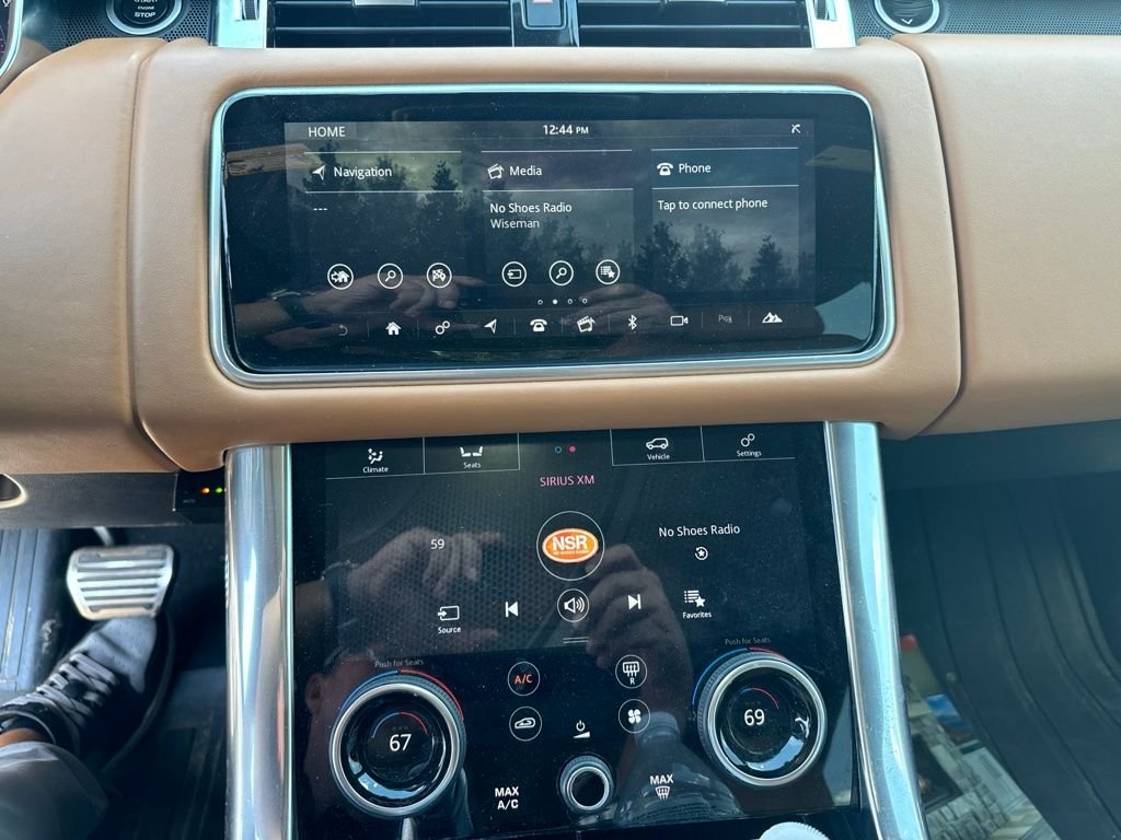 Used 2020 Black Land Rover HSE Dynamic image 10