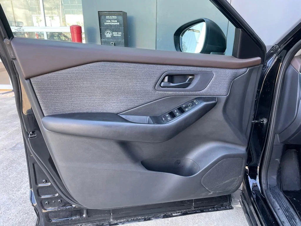 Used 2023 Black Nissan S image 8