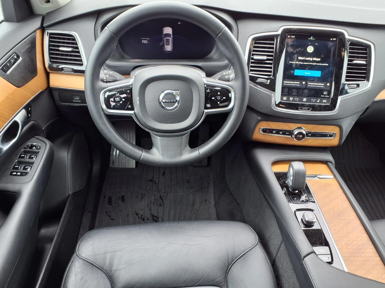 Used 2024 Silver Volvo B6 Plus Bright Theme 6-Seater image 2