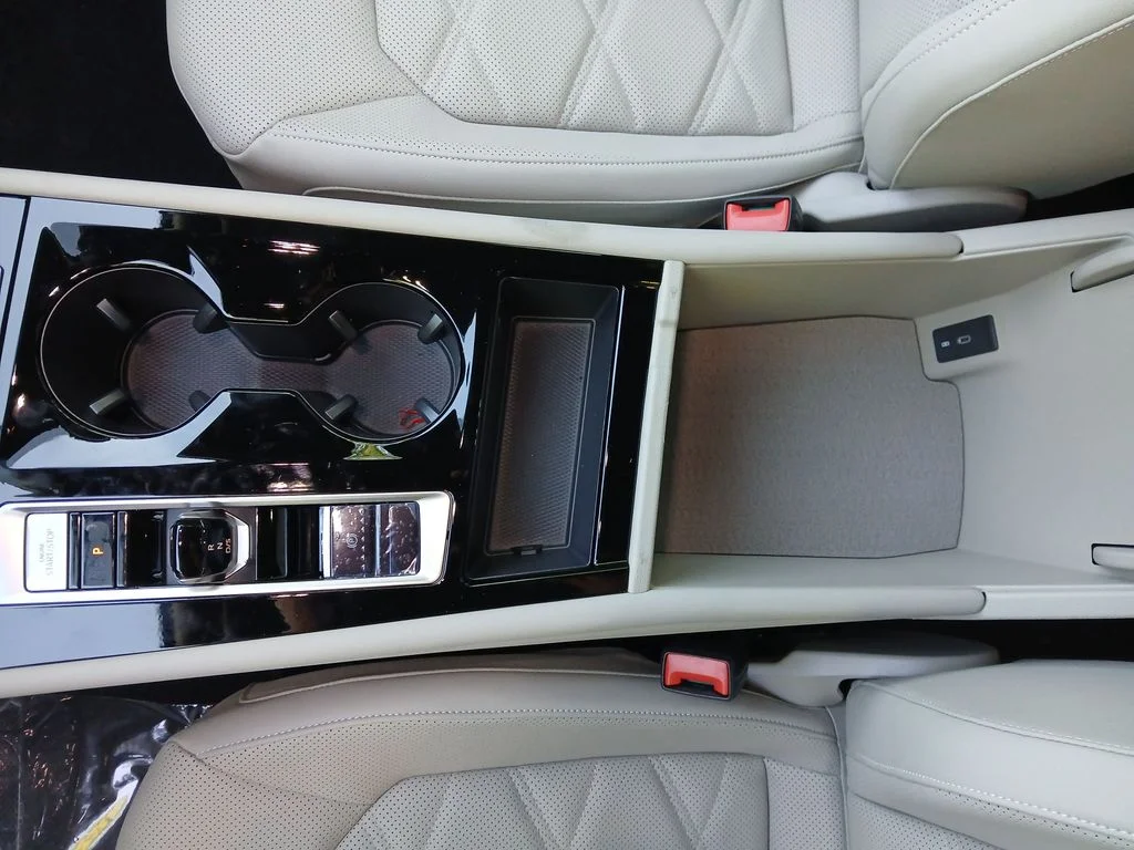 New 2026 Green Volkswagen SE w/Technology image 24