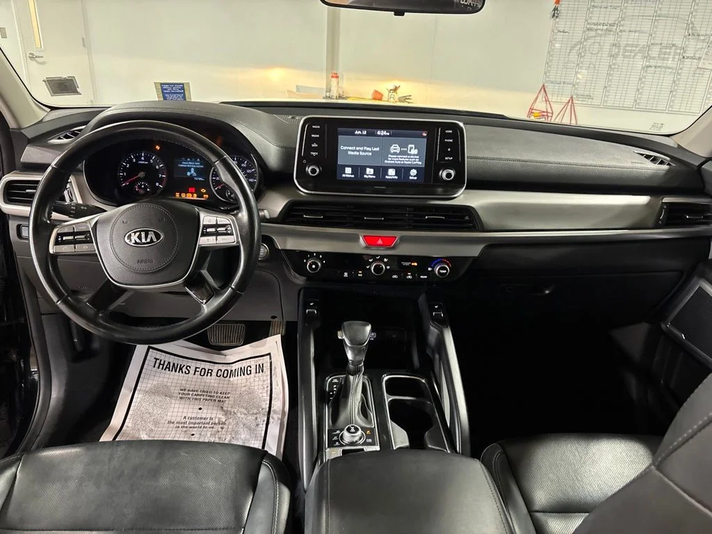 Used 2020 Black Kia S image 23