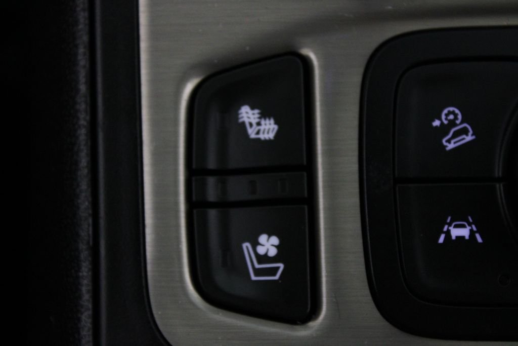 Used 2019 Black GMC Denali image 27
