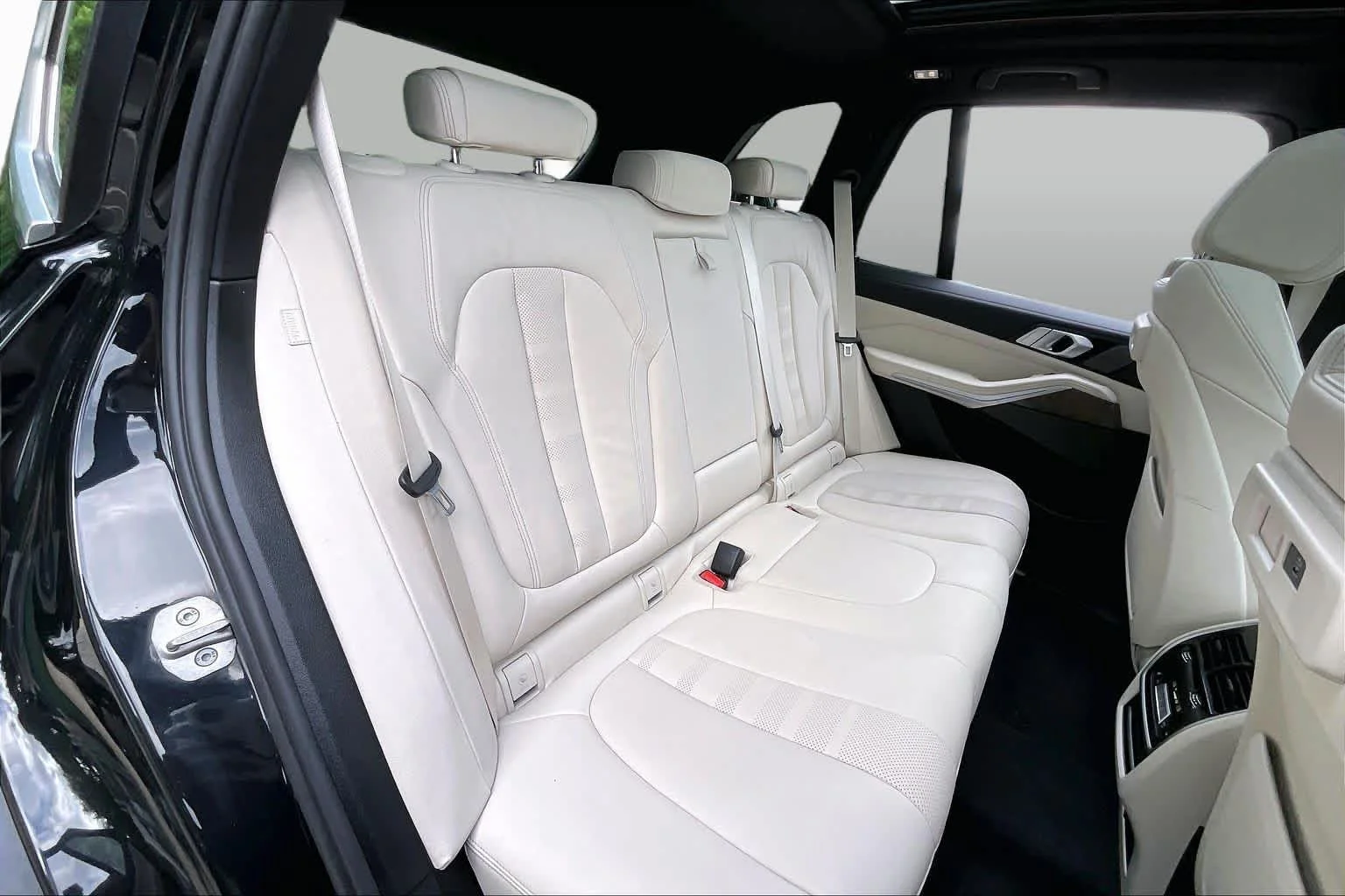 Used 2021 Black Sapphire Metallic BMW xDrive40i image 19
