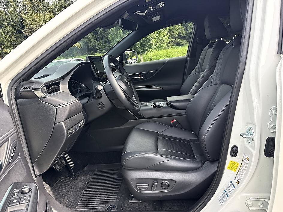 Used 2021 Blizzard Pearl Toyota XLE image 4