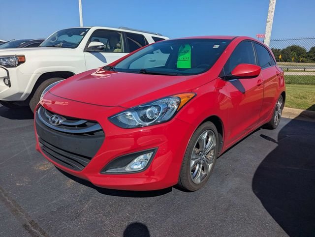 Used 2013 Red Hyundai Base image 5