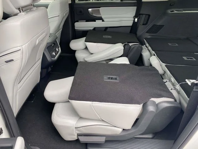 New 2026 Star White Metallic Tri-Coat Ford Platinum image 11