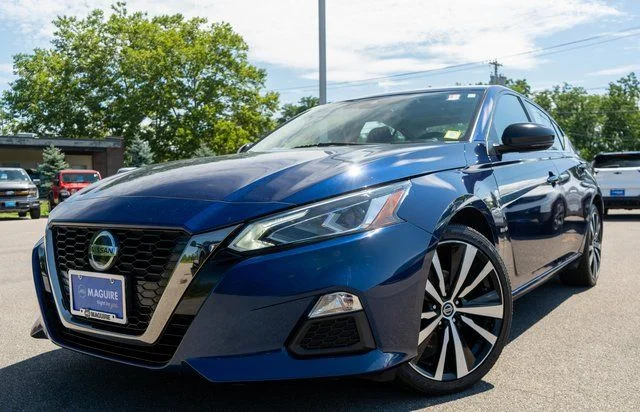 Used 2021 Blue Nissan 2.5 SR AWD image 1