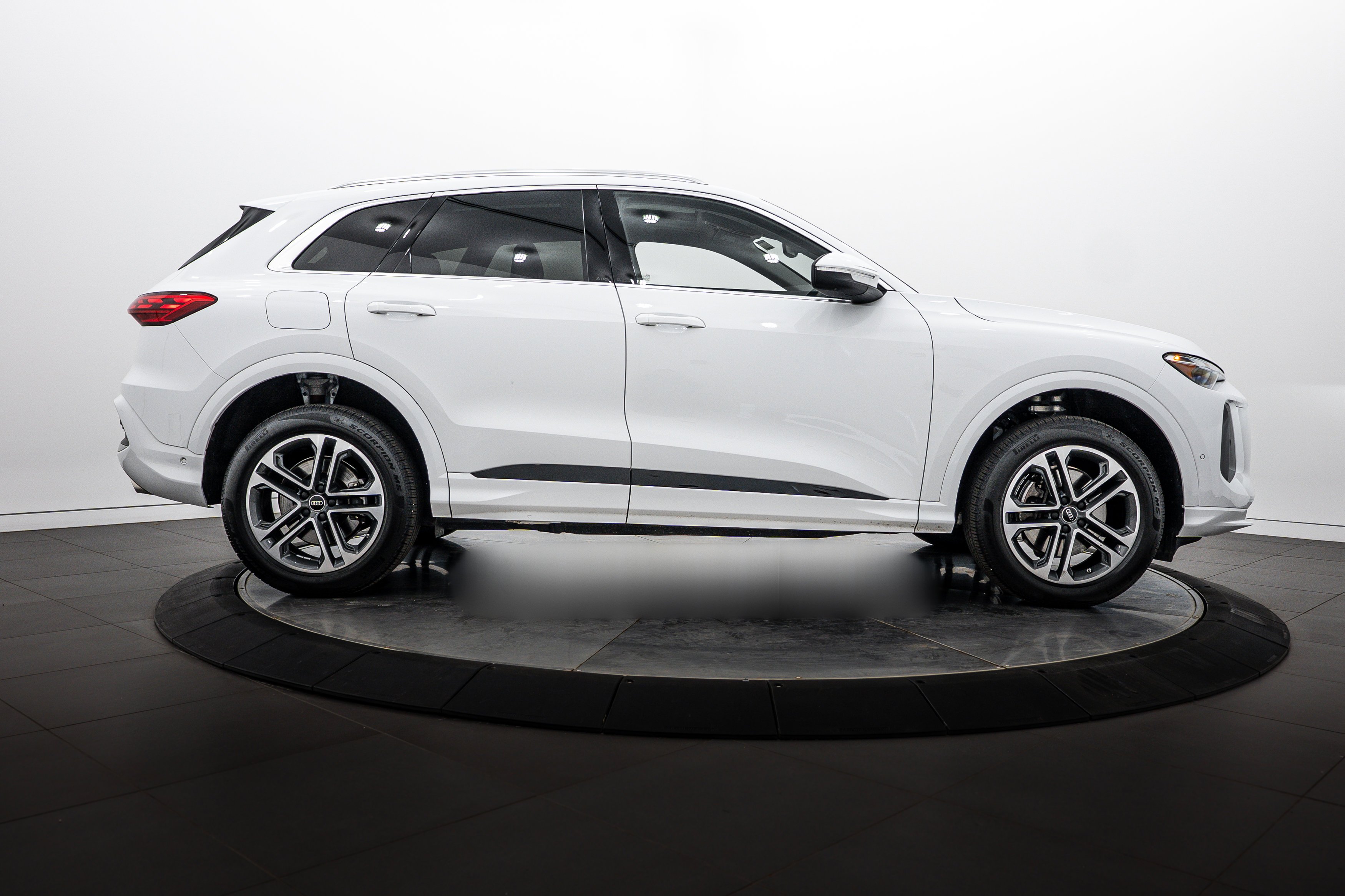 Used 2025 Arkona White Audi Premium image 3