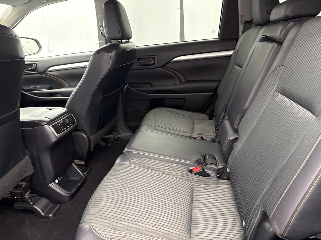 Used 2015 Gray Toyota LE Plus V6 image 13