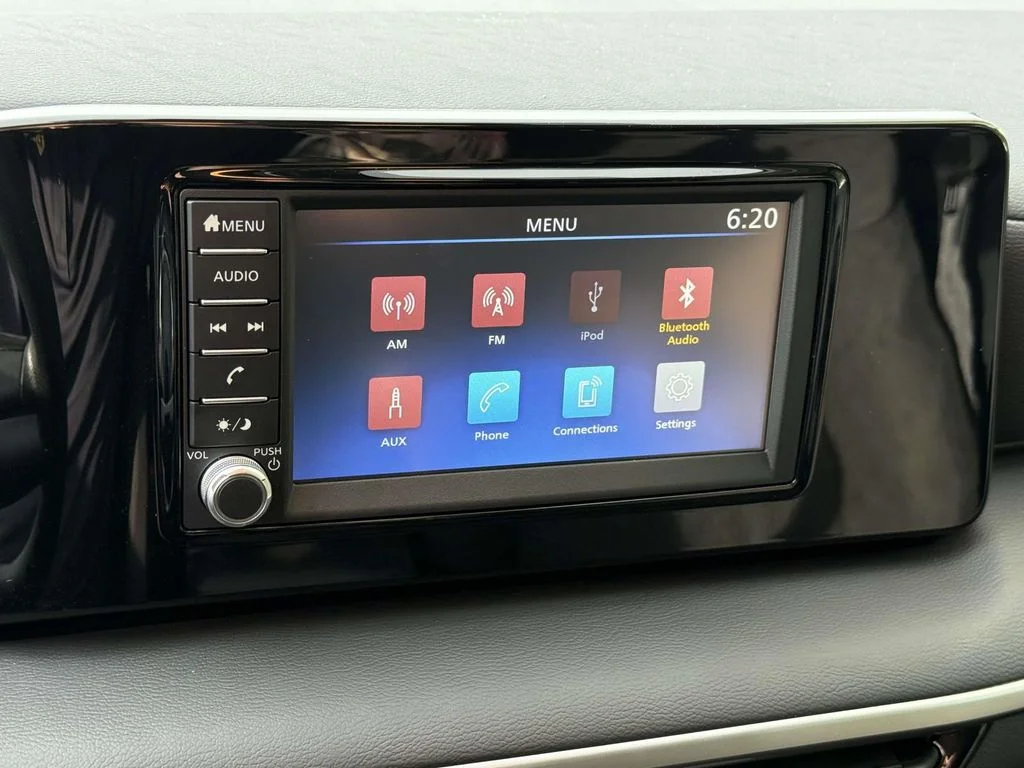 Used 2025 White Nissan S image 3