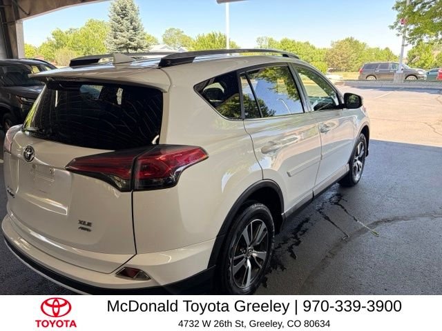 Used 2018 White Toyota XLE image 5