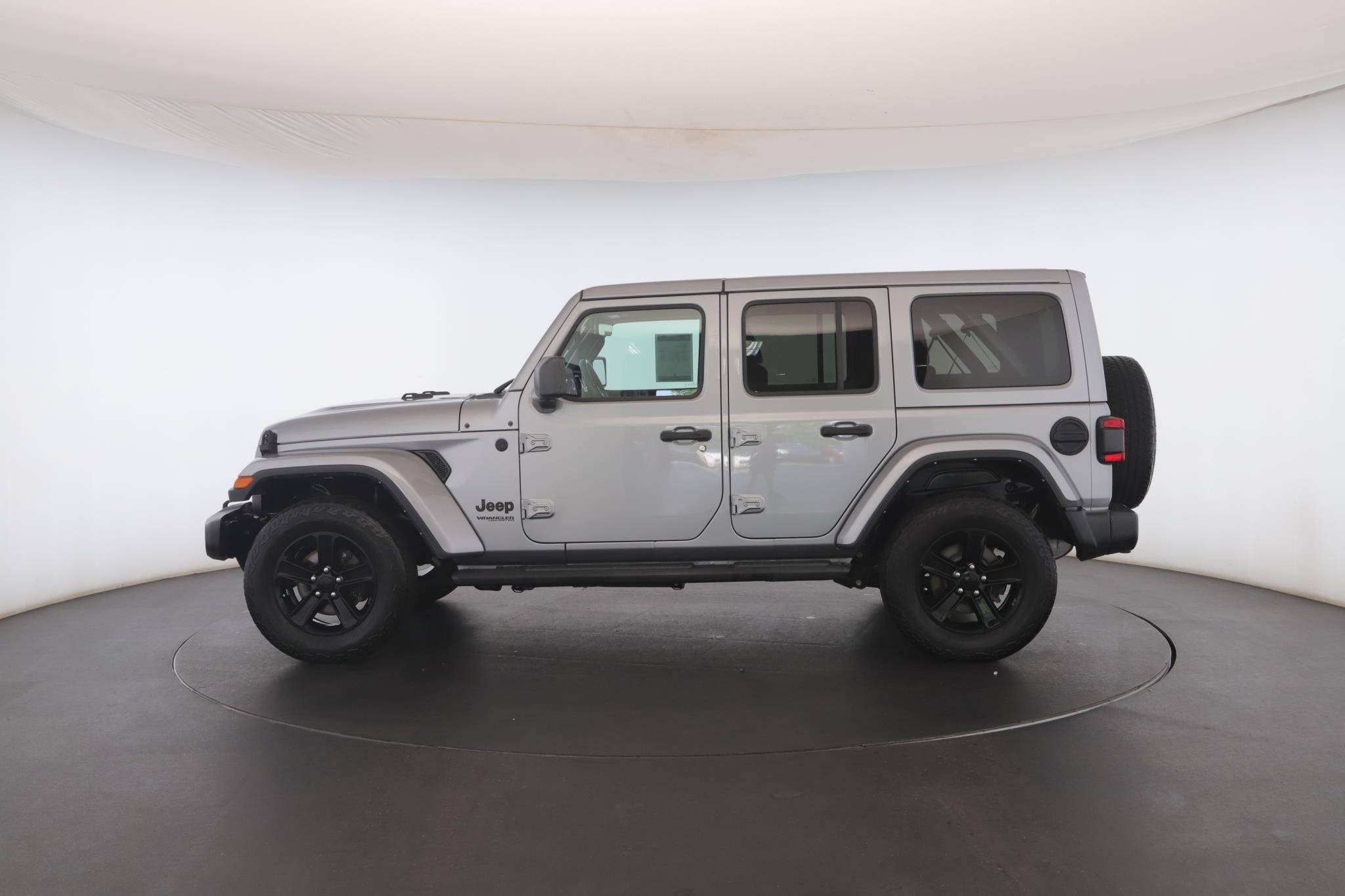 Used 2021 Billet Silver Metallic Clearcoat Jeep Unlimited Sahara Altitude 4x4 image 19