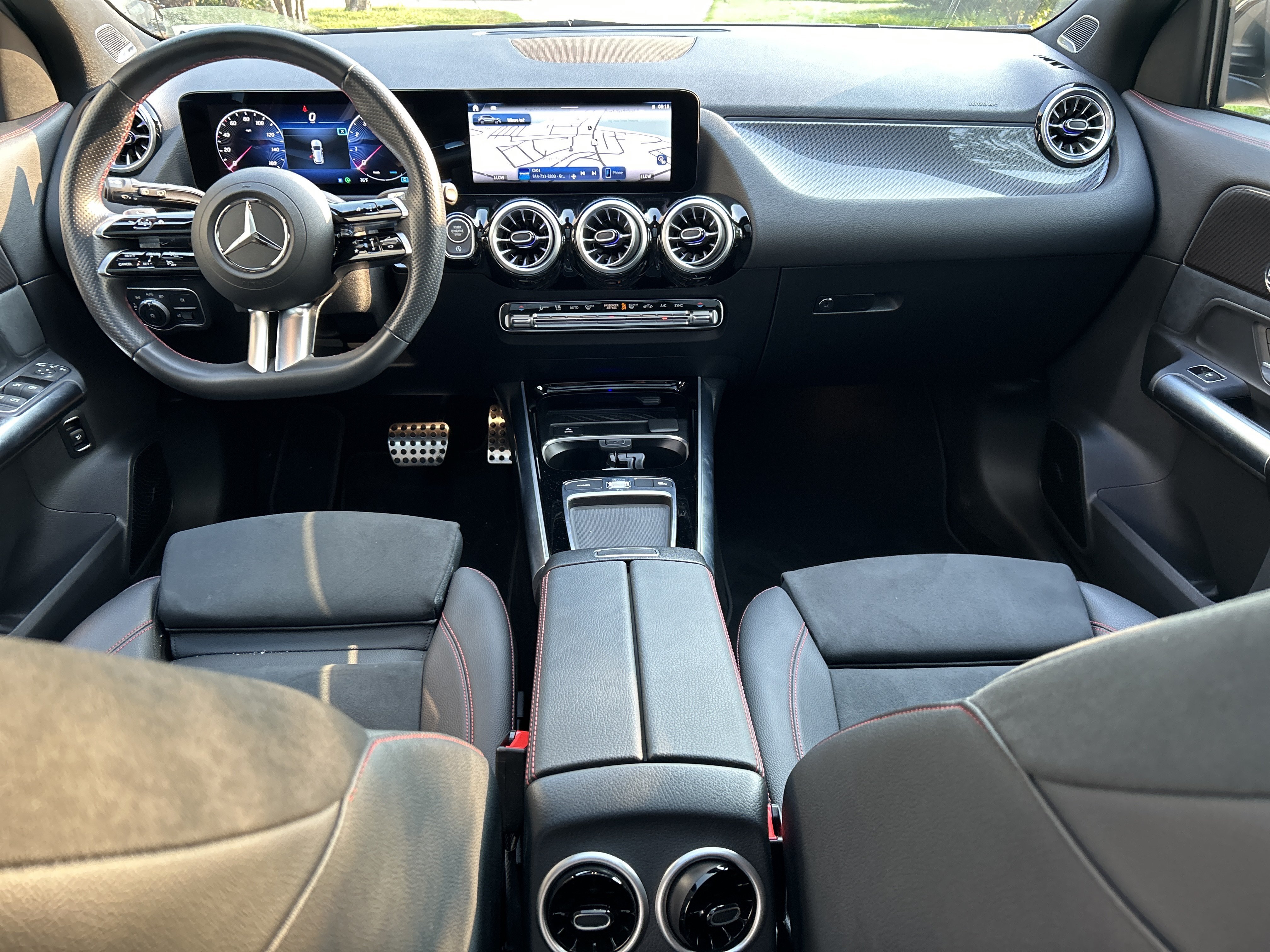 Certified Used 2024 Digital White Metallic Mercedes-Benz GLA 250 SUV image 24