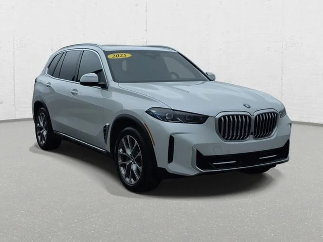Used 2025 White Metallic BMW xDrive40i image 3