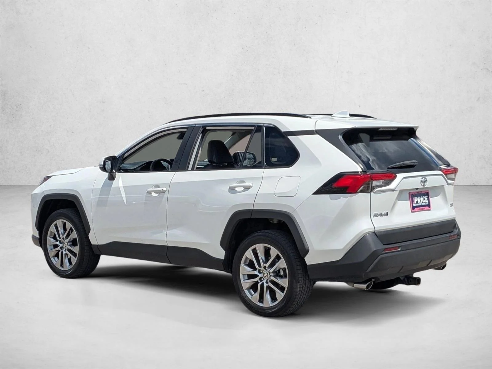 Used 2023 White Toyota XLE Premium image 8