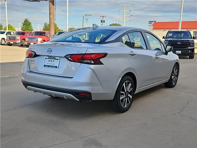 Used 2024 Silver Nissan 1.6 SV image 2