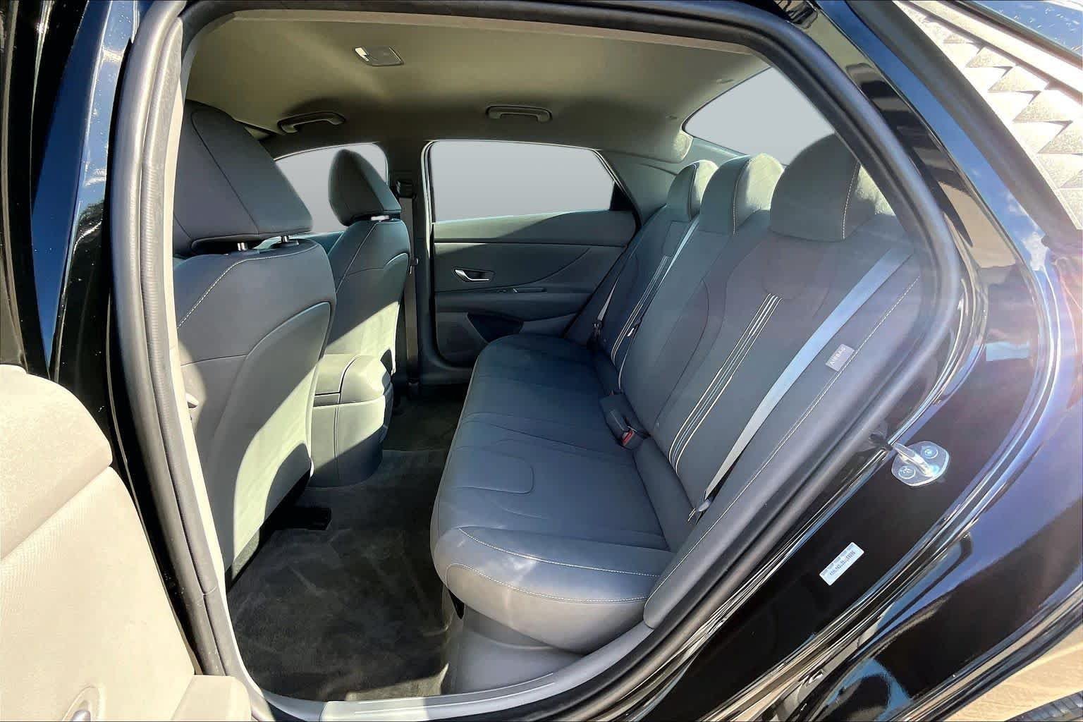 Used 2025 Abyss Black Hyundai SEL Sport image 20