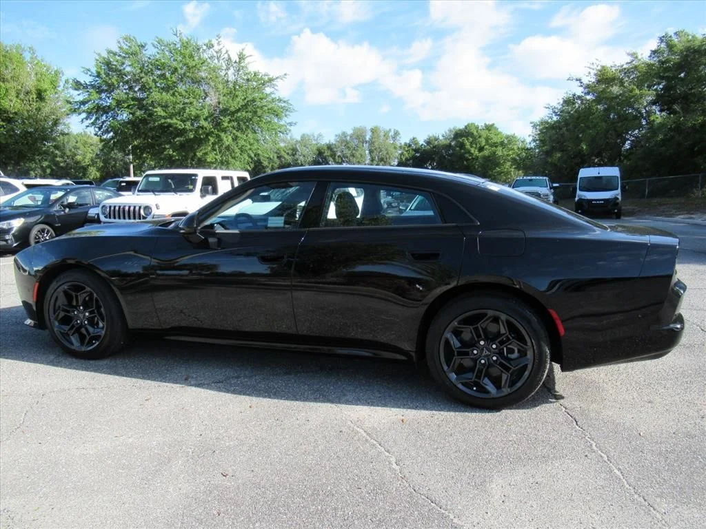 New 2026 Diamond Black Crystal Pearlcoat Dodge R/T image 4