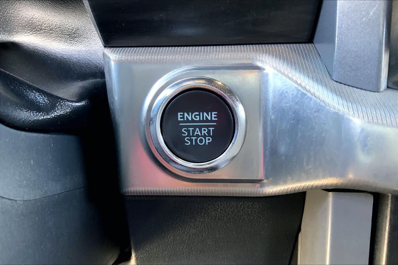 Certified Used 2024 Star White Ford LARIAT image 31