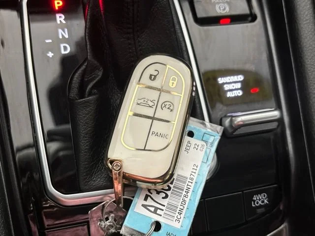 Used 2022  Jeep Latitude Lux image 41
