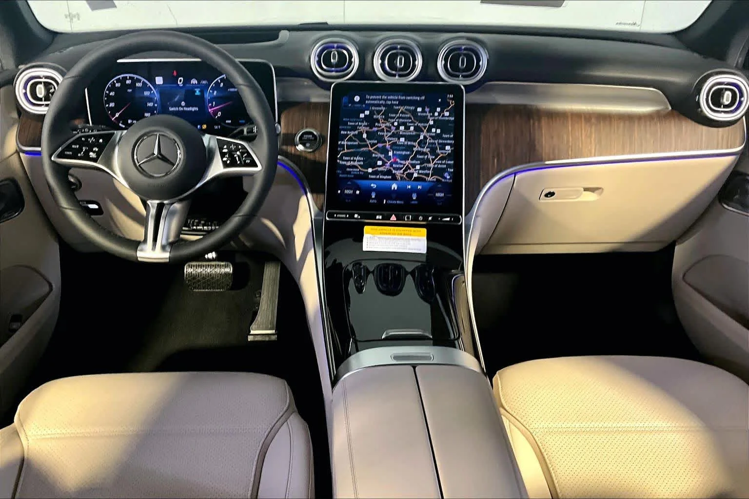 New 2026 MANUFAKTUR Moonlight White Metallic Mercedes-Benz GLC 300 image 7