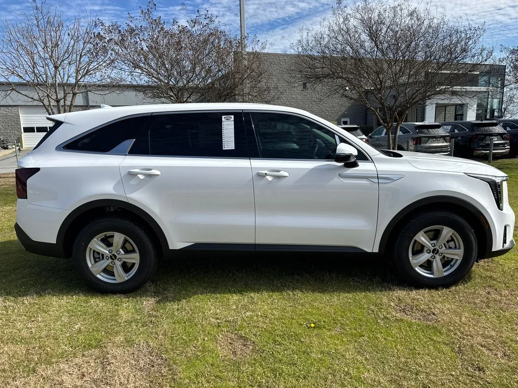 New 2026 Glacial White Pearl Kia LX image 2