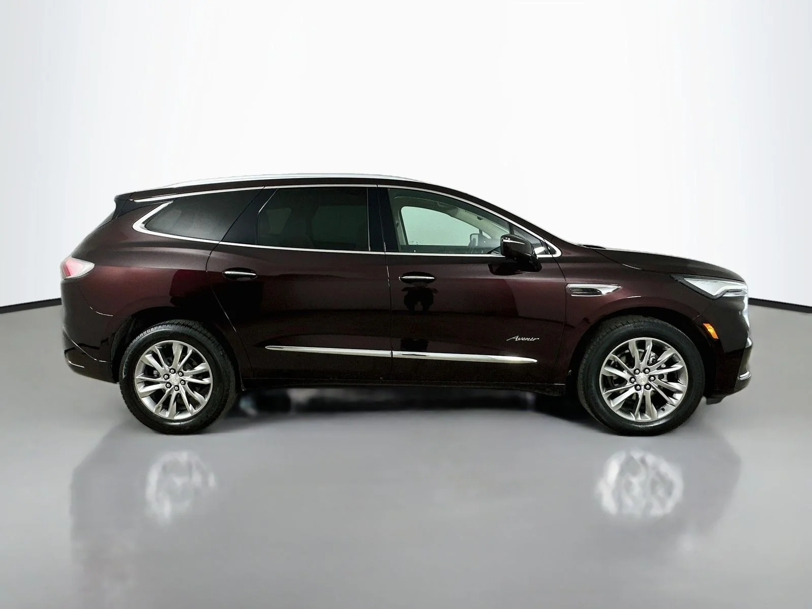 Used 2022 Red Buick  image 4