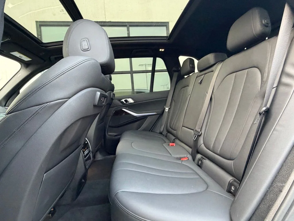 Used 2019 White BMW xDrive40i image 9