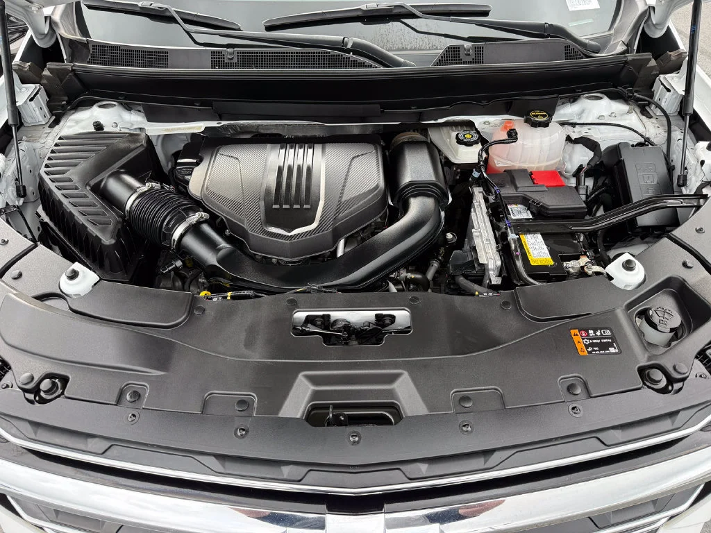 Used 2024 Summit White Chevrolet LT image 15