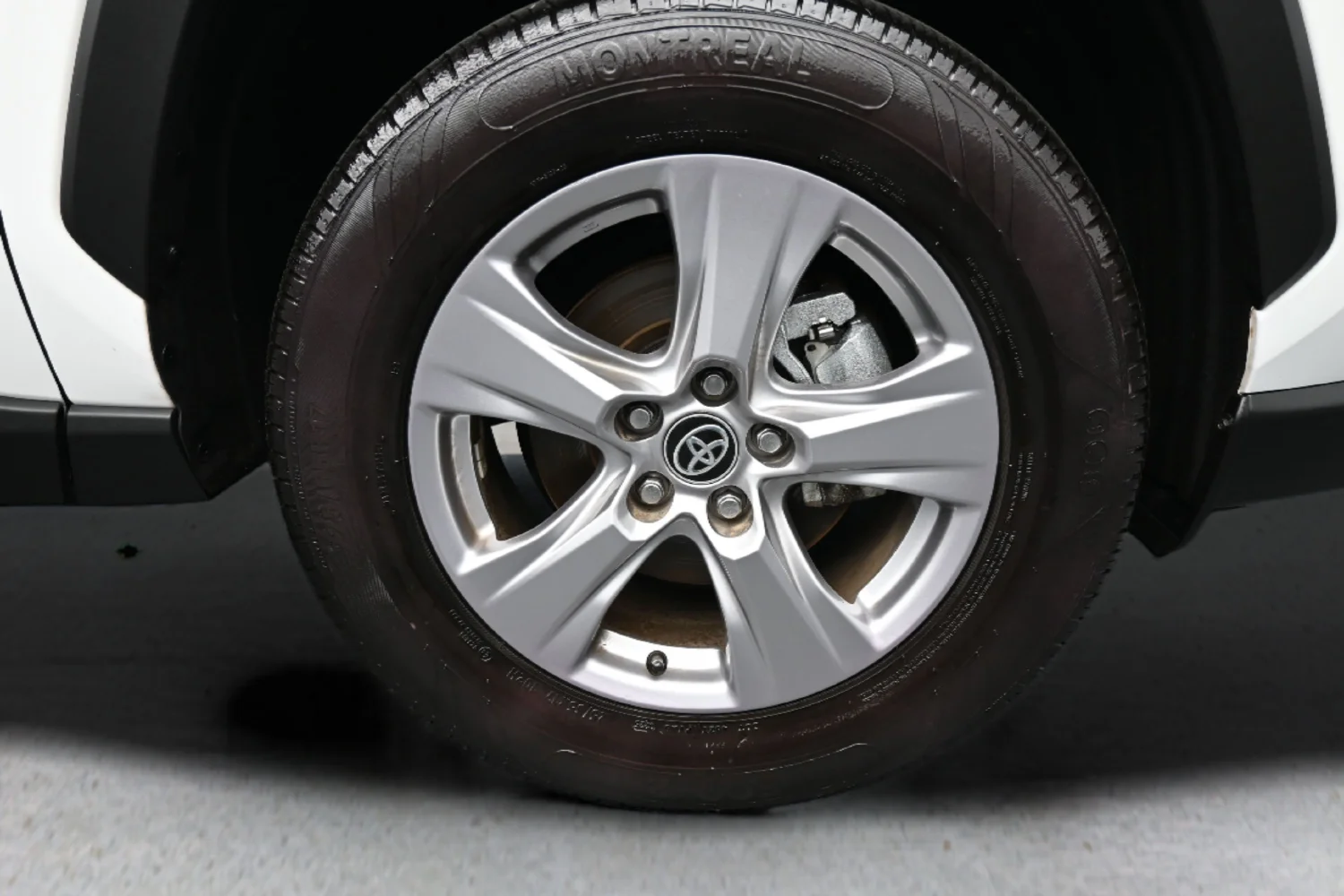 Used 2025 White Toyota XLE image 12