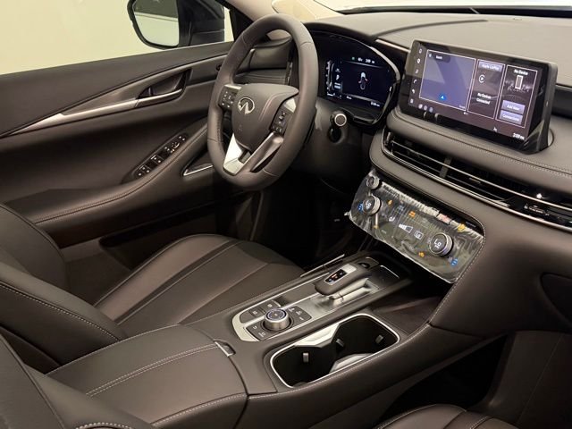 New 2026 RADIANT WHITE INFINITI Luxe FWD image 24