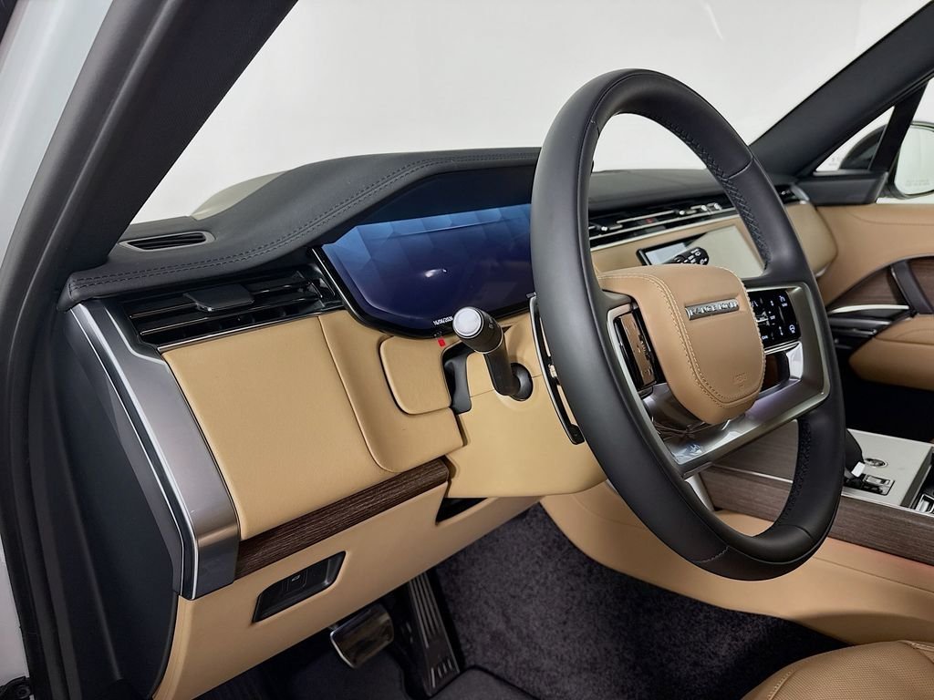 New 2026 Fuji White LAND ROVER SE image 4