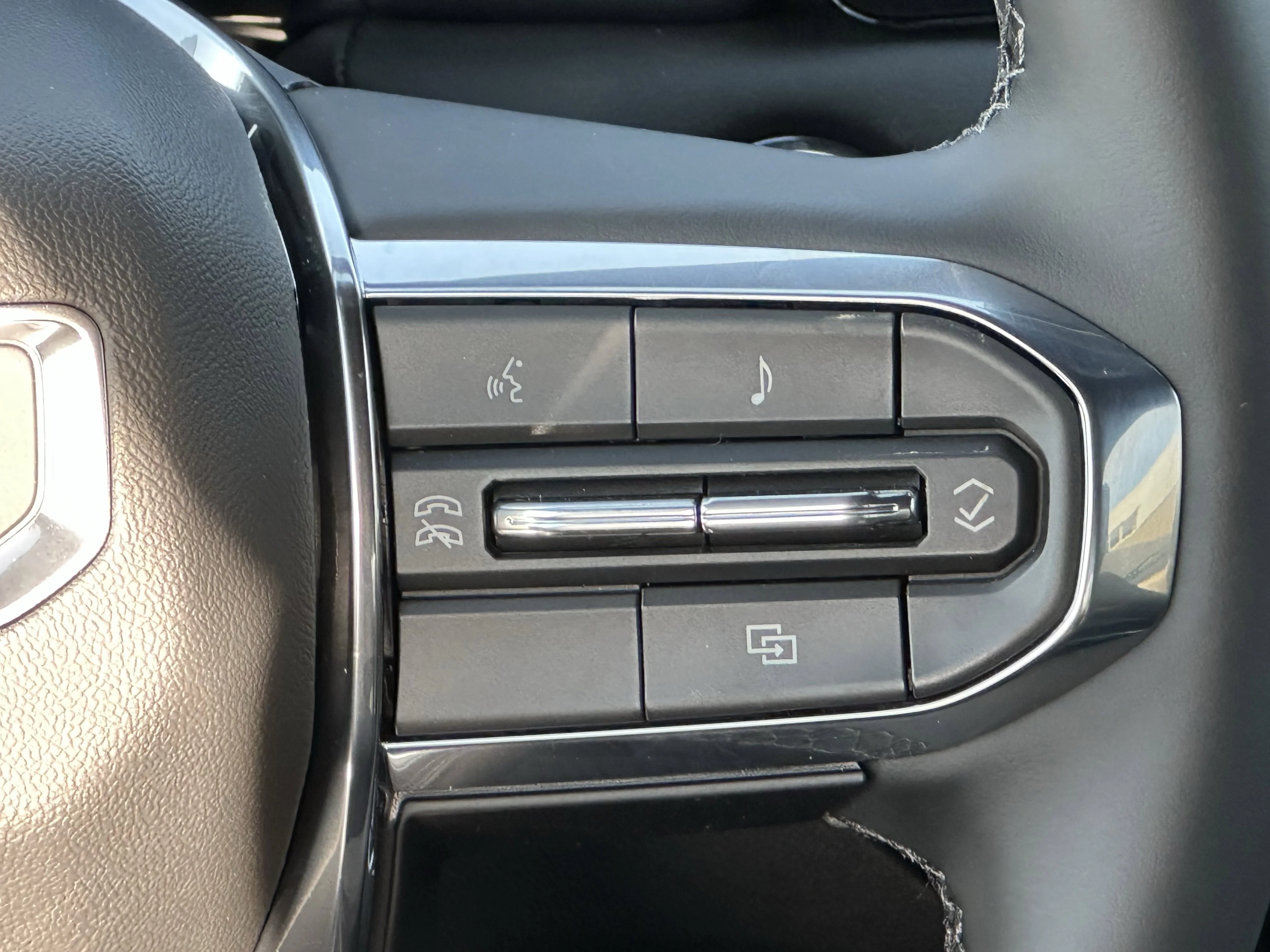 New 2026 Onyx Black GMC Elevation image 13