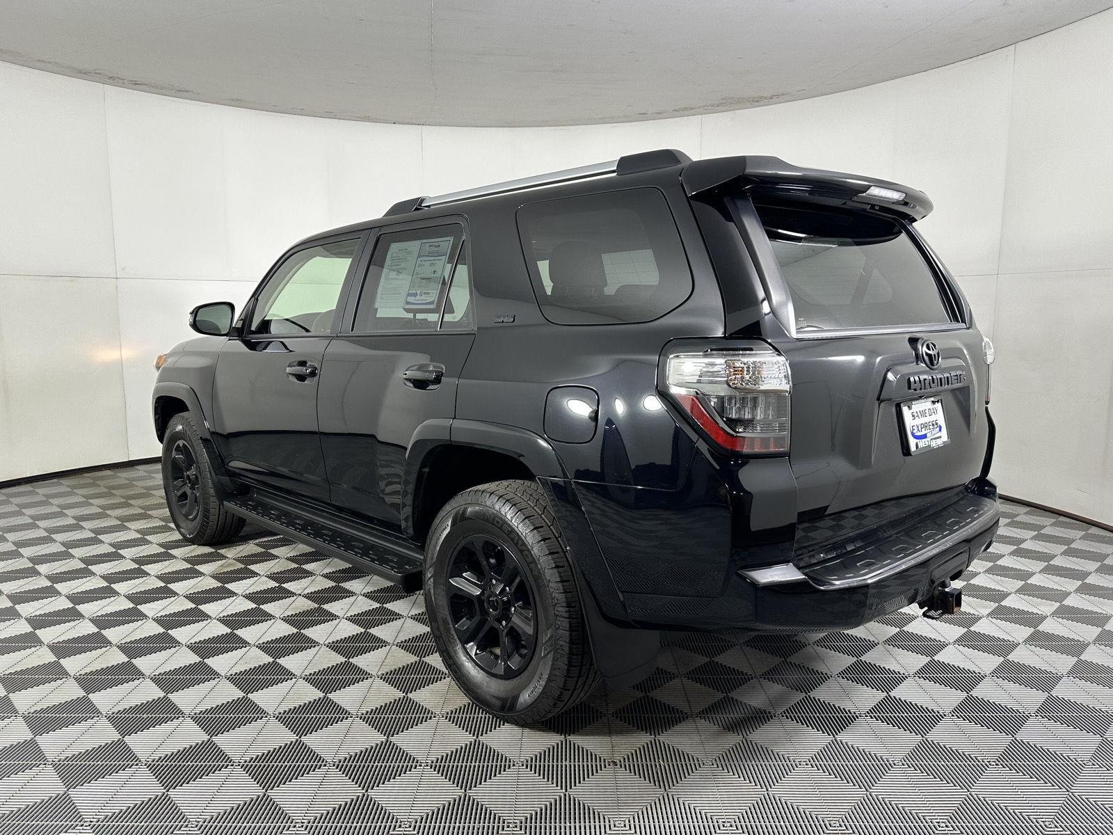 Used 2021 Midnight Black Metallic Toyota SR5 Premium image 6