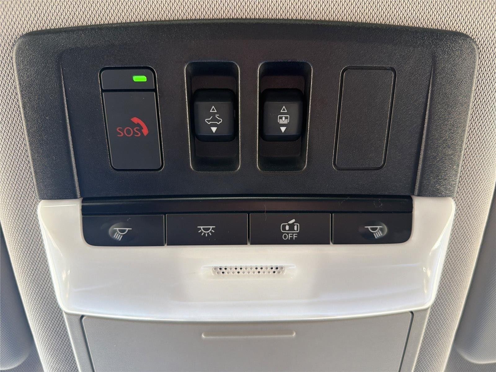 Used 2023 Caspian Blue Metallic Nissan Platinum image 12