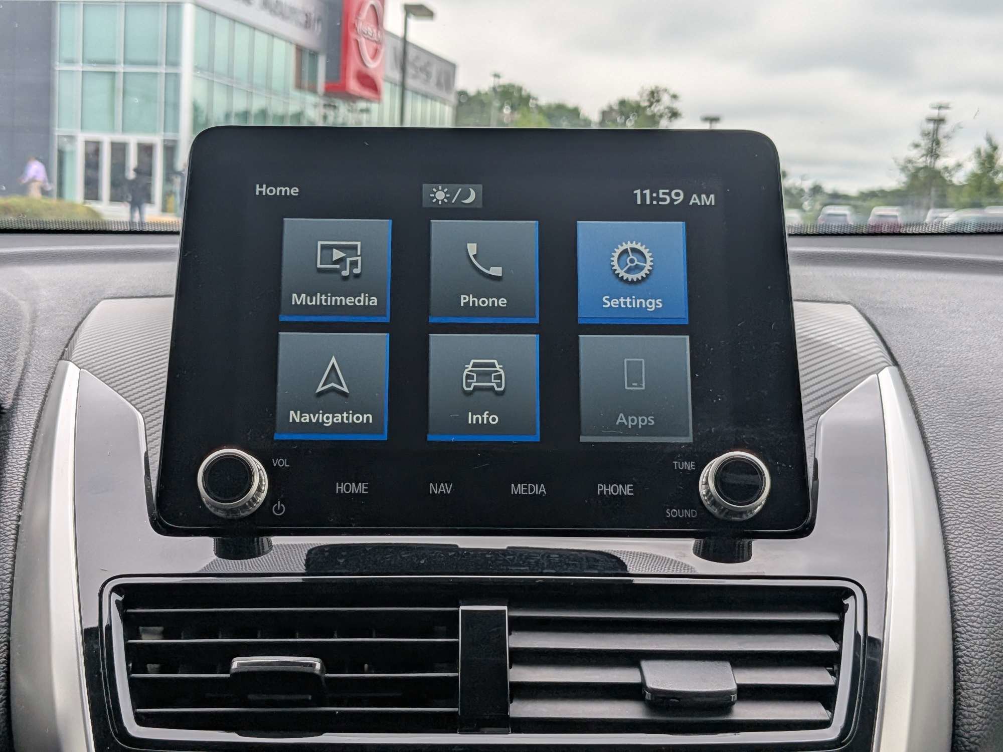Used 2025 Silver Mitsubishi SE image 16