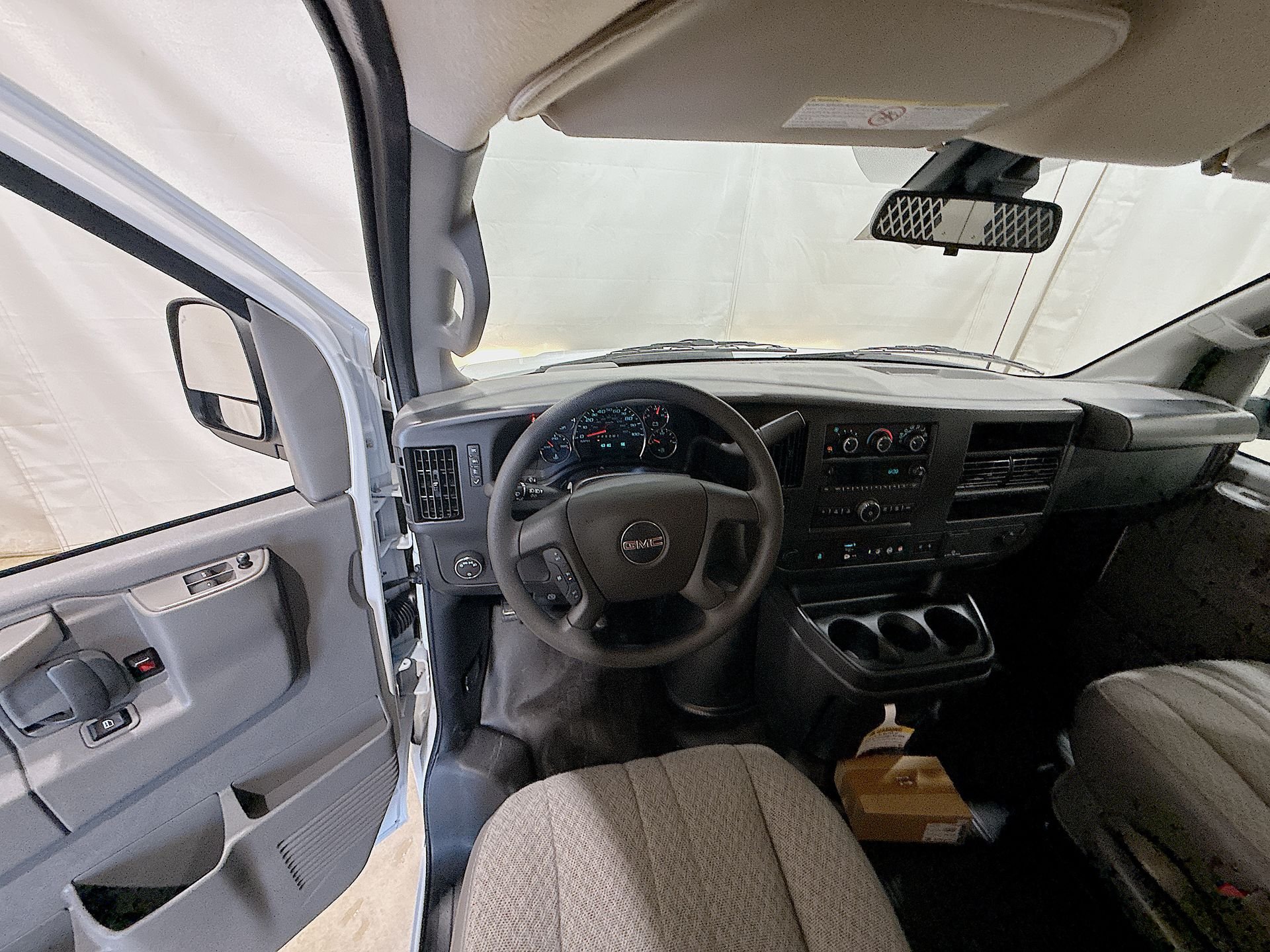 2025 GMC Savana Cargo Work Van - Photo 18