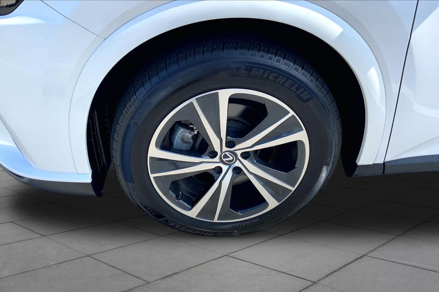 Used 2024 Eminent White Pearl Lexus Premium image 10