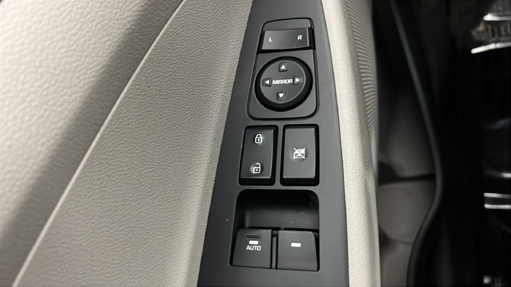 Used 2016 Grey Hyundai SE image 28