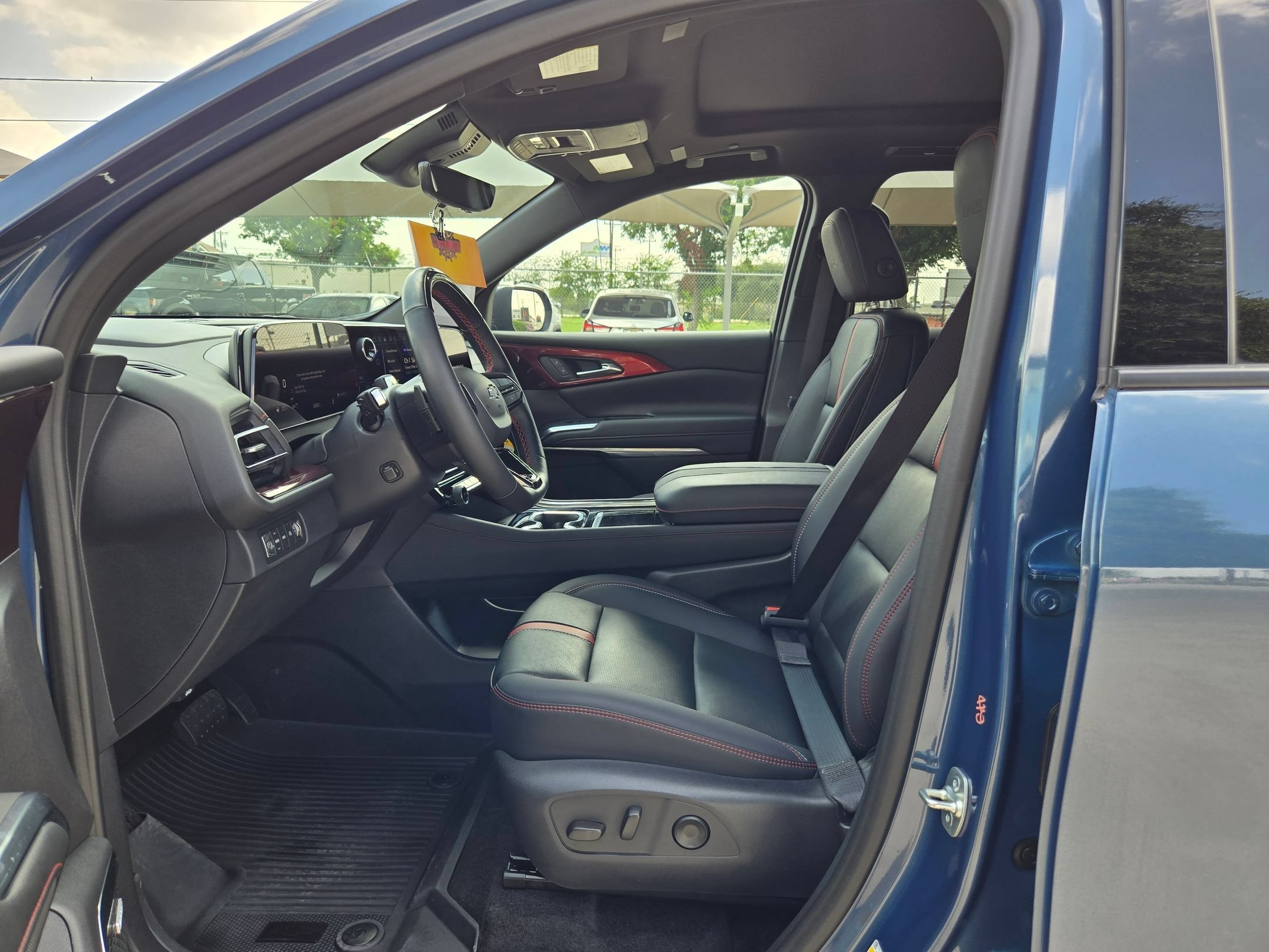 Used 2025 Lakeshore Blue Metallic Chevrolet AWD RS image 9