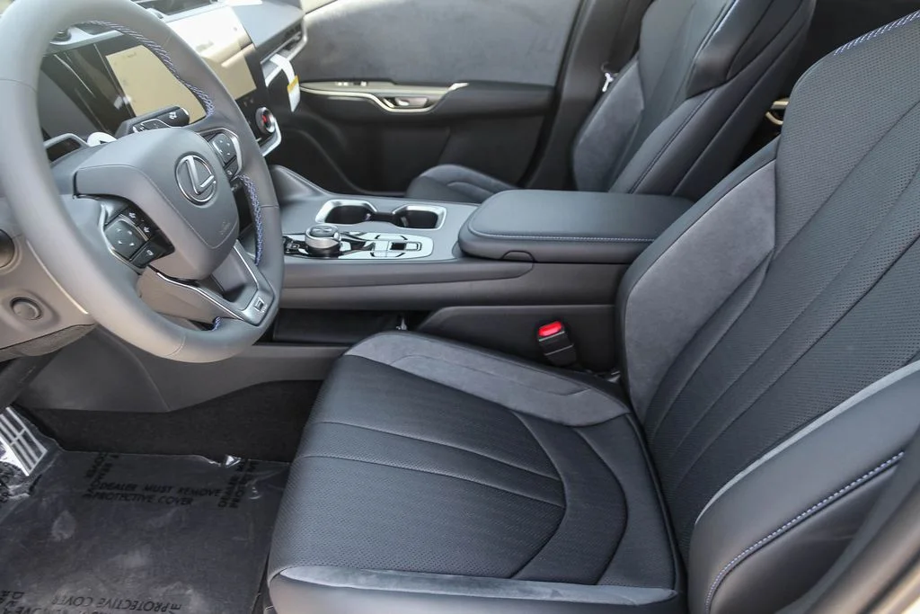 New 2026 Iridium and Black Onyx Lexus  550e F SPORT AWD image 18