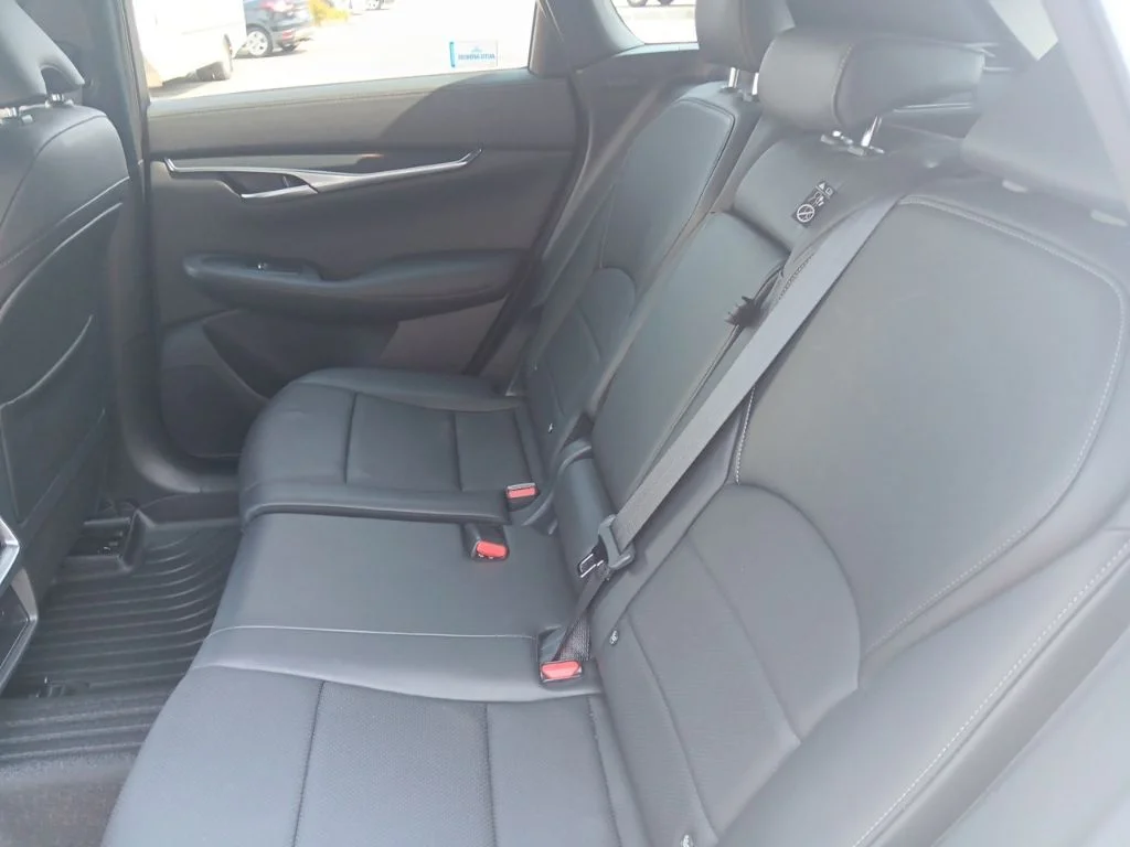 Used 2025 Radiant White INFINITI SPORT image 25