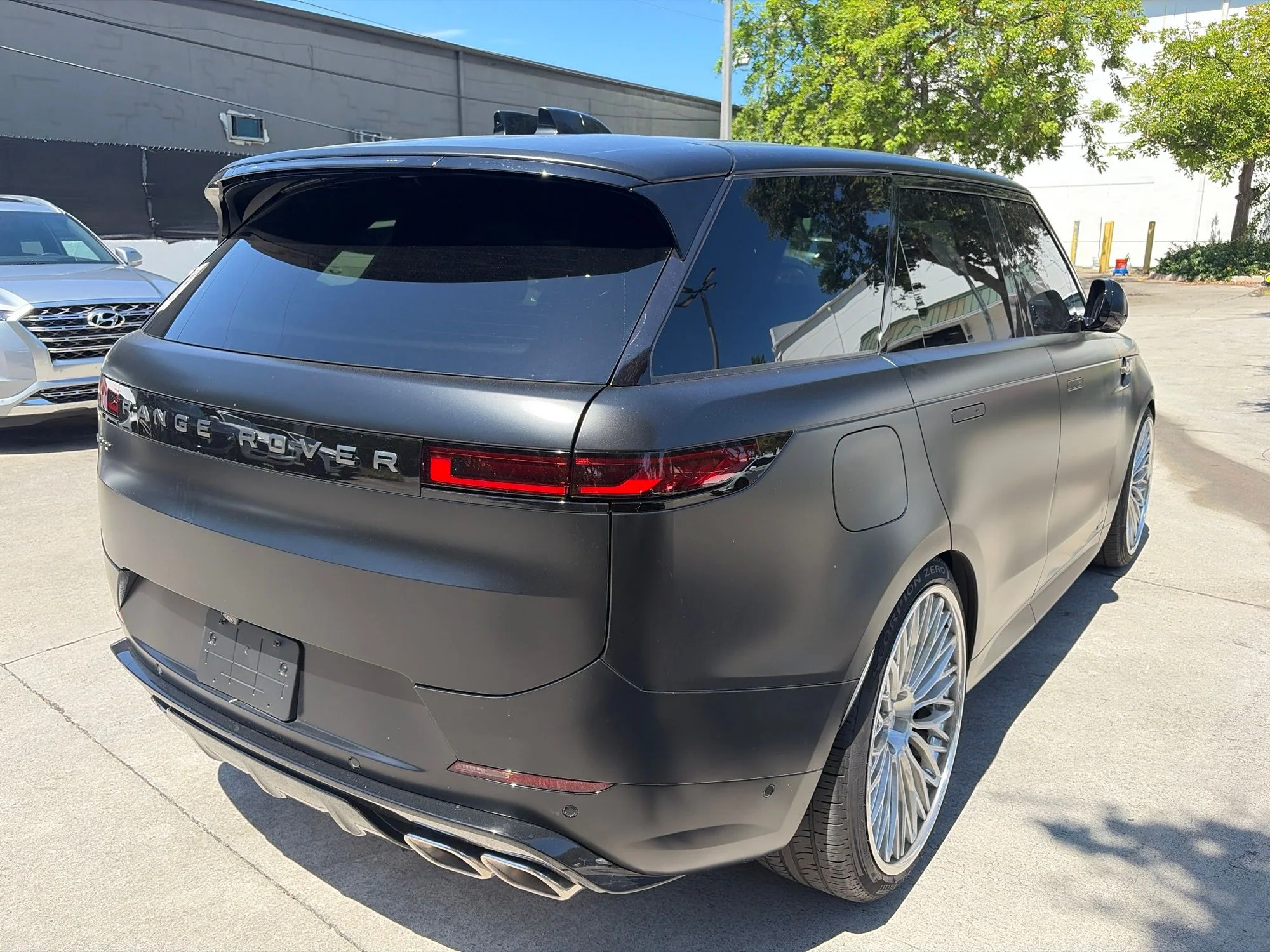 Used 2025 Black Land Rover Autobiography image 4