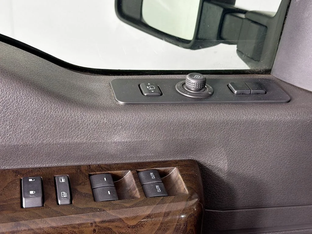 Used 2016 Silver Ford Platinum image 18