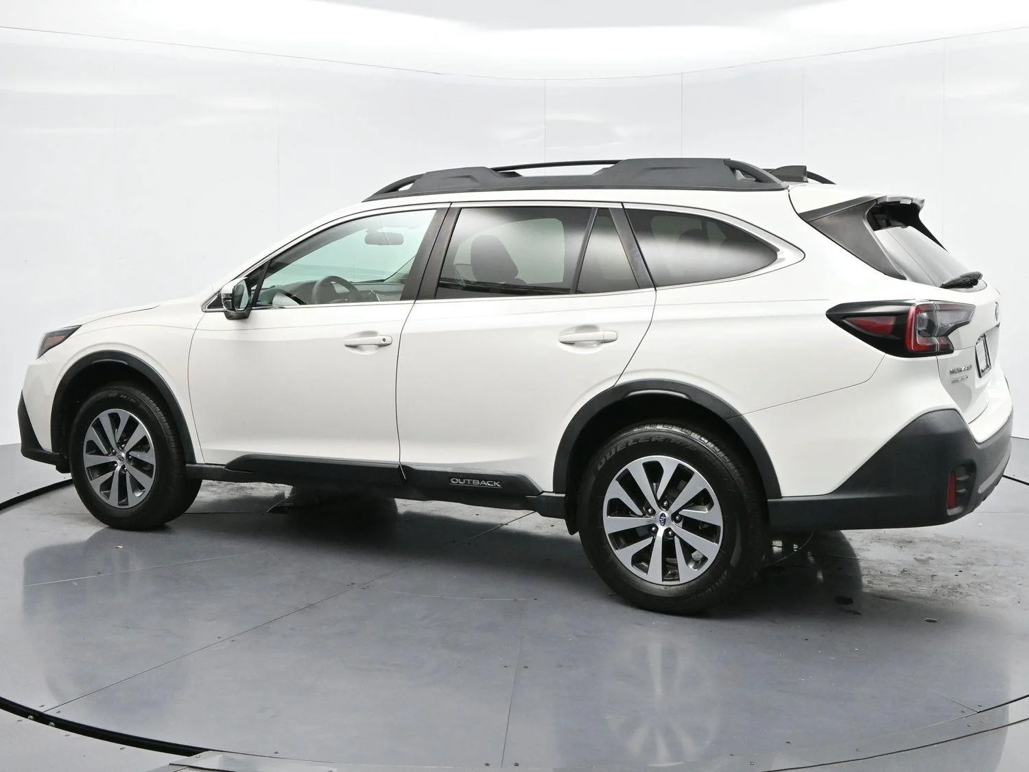 Used 2020 Crystal White Pearl Subaru Premium image 5