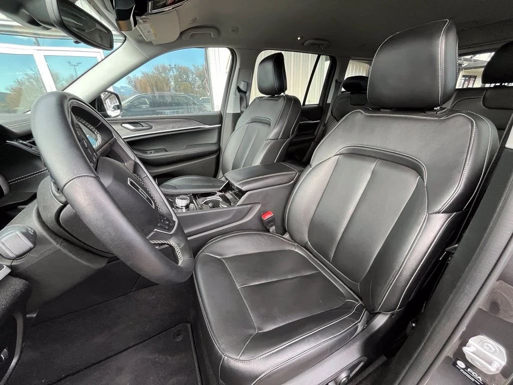 Used 2022 Gray Jeep Limited image 9