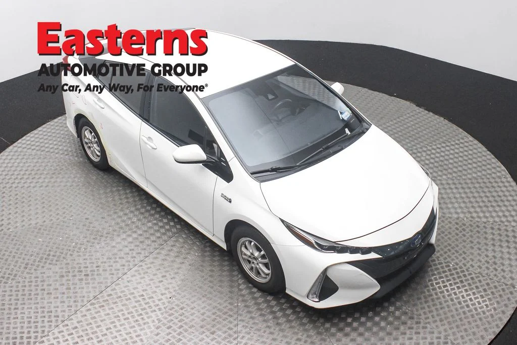 Used 2018 White Toyota Plus image 3