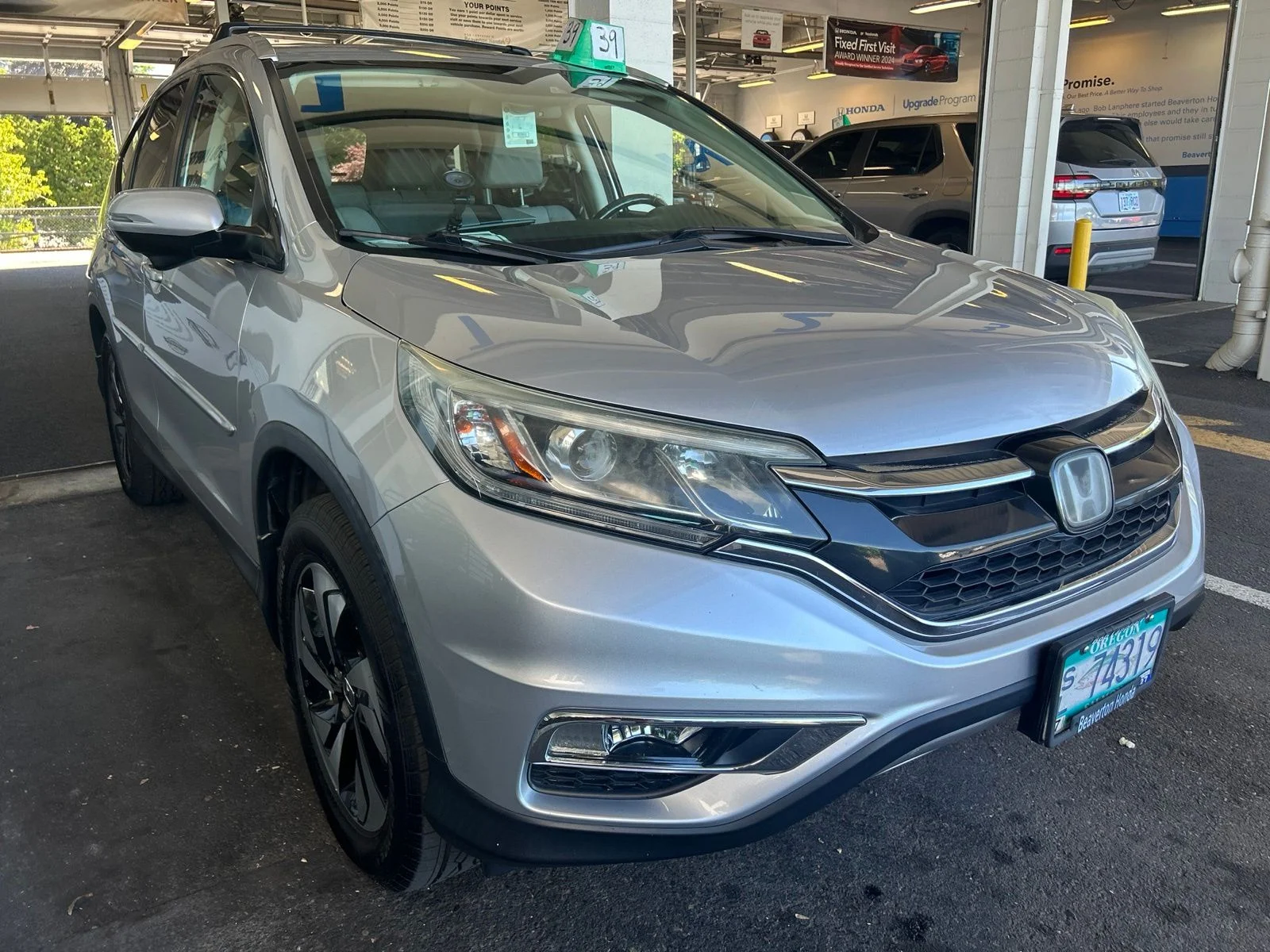 Used 2015 Alabaster Silver Metallic Honda Touring image 3