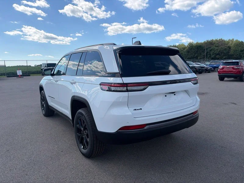 New 2026 Bright White Clear-Coat Exterior Paint Jeep Altitude image 8